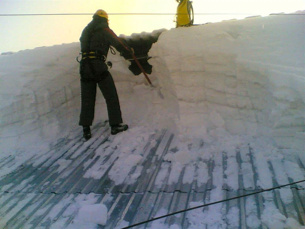 Уборка снега цена в Пикалёво